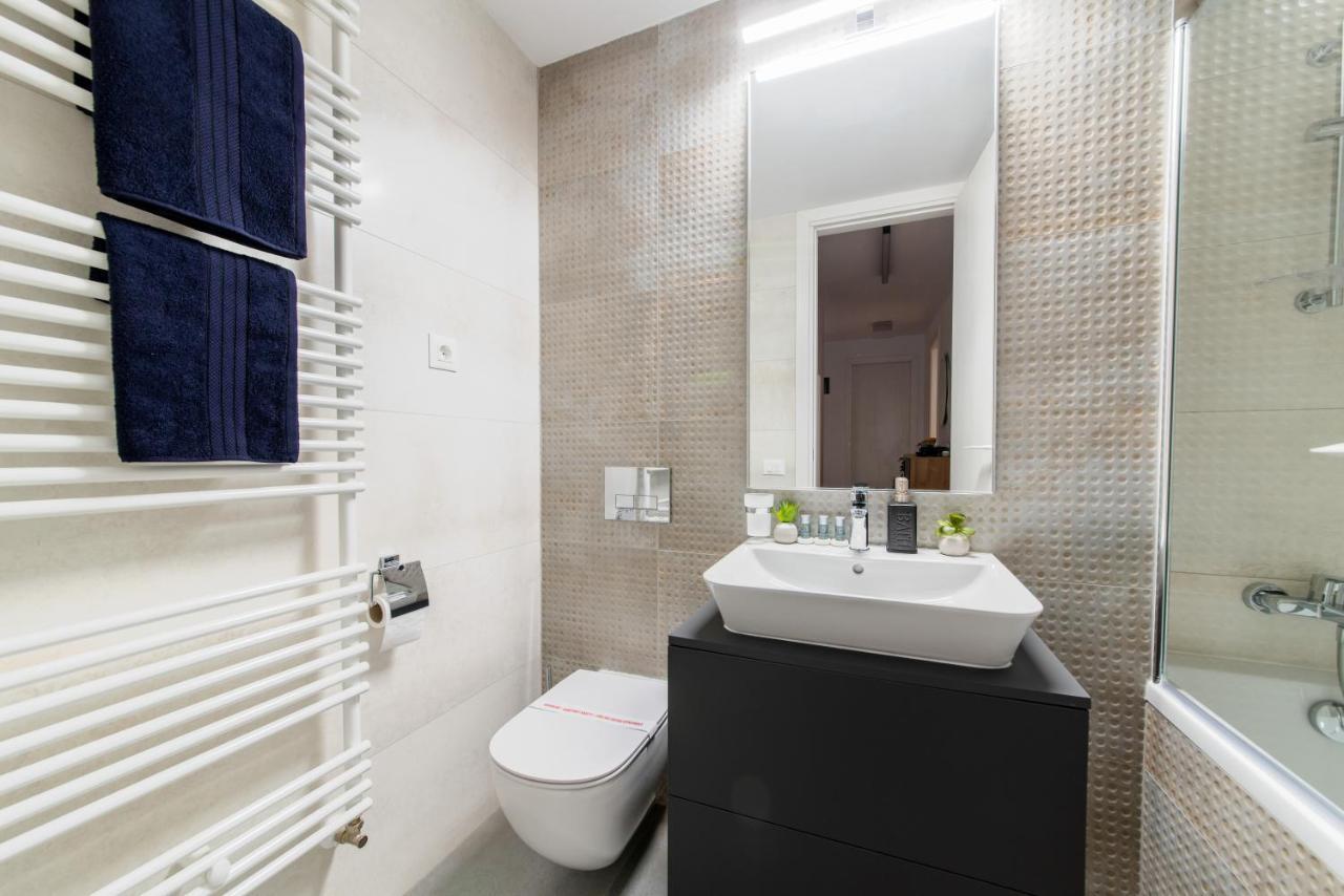 North Twin1 - Aviatiei Apartment Bukares Bagian luar foto